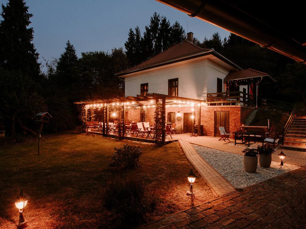 Kosbor Panzio Bed & Breakfast Magyarszombatfa Exterior foto