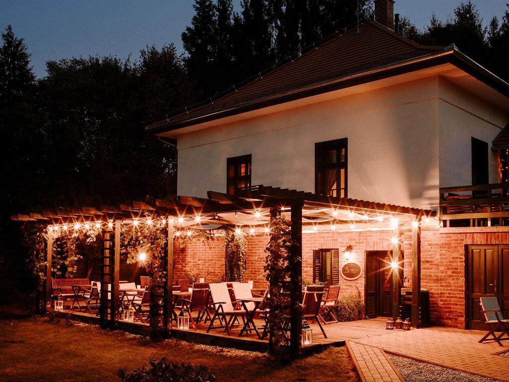 Kosbor Panzio Bed & Breakfast Magyarszombatfa Exterior foto